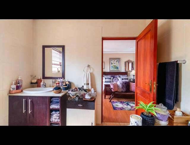 2 BEDROOM TOWNHOUSE FOR SALE IN BEDFORDVIEW